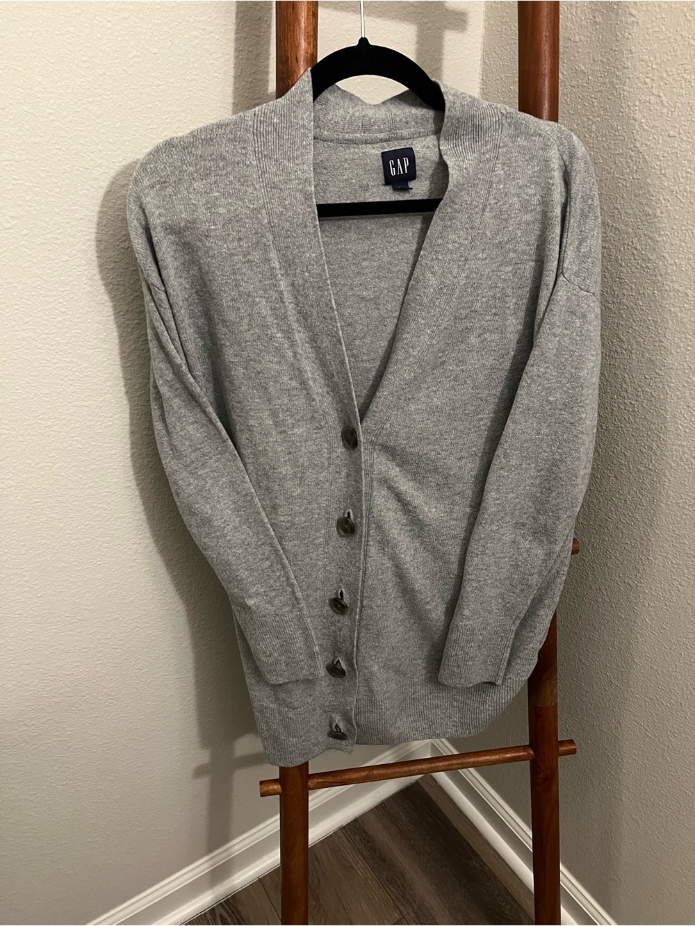 GAP Women's Gray Button-Front Boyfriend Cardigan